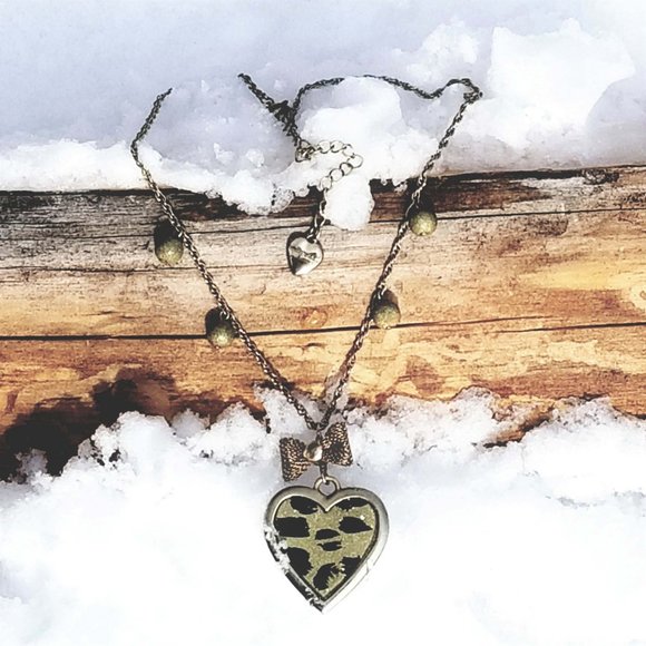 Betsey Johnson Leopard Heart Necklace EUC - Picture 2 of 7